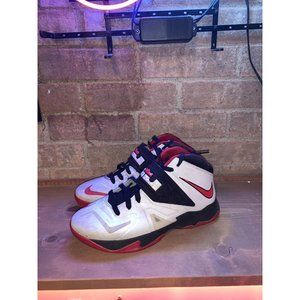 Nike Boys Lebron James Soldier 7 Basketball Shoes Lace Up Strap 599818-100 6.5Y